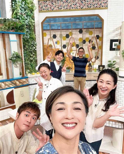 香坂みゆきさんのインスタグラム写真 香坂みゆきinstagram 「なないろ日和 ️ 夏のスタミナ料理〜 夏バテしないようにね ️ なないろ日和 テレビ東京 Bsテレ東 夏バテ