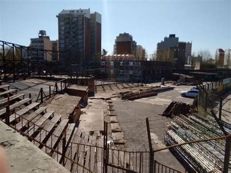 Plena construcción de las nuevas gradas de la cancha principal