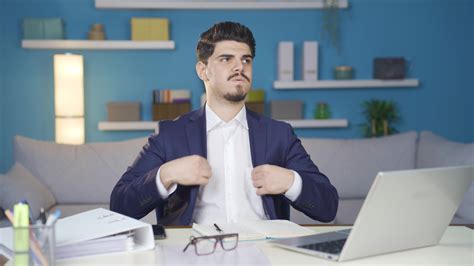 The Man Who Is Suffocating And Sweating At Home From The Heat In The