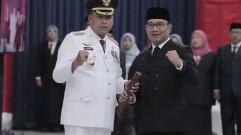 Ridwan Kamil Lantik Tri Adhianto Sebagai Wali Kota Bekasi Titip