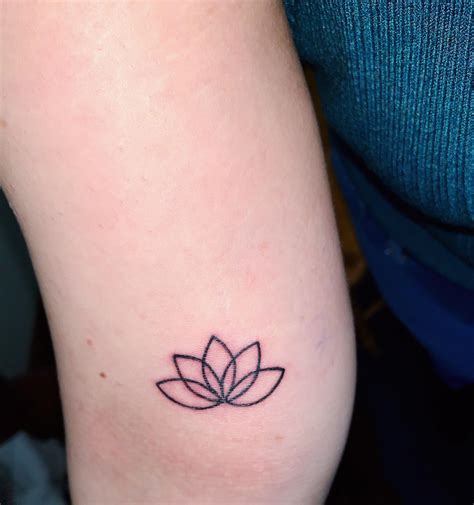 Small minimalistic lotus flower done by Todd K. At Stiehl’s Body ...