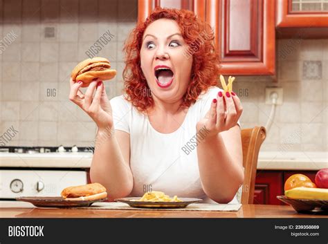 Imagen Y Foto Big Woman Eat Fast Prueba Gratis Bigstock