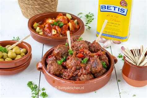 Spaanse Gehaktballetjes In Tomatensaus Albondigas Tapas Recepten