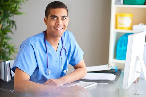 Med Techs vs. LPNs: What Are the Main Differences? | Blog | CynaMed
