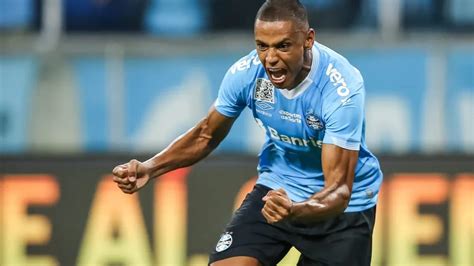 Bruno Alves faz golaço pelo Cuiabá e torcida do Grêmio reage aqui ele