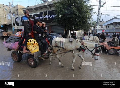 Gazans Living In Some Neighborhoods In Nusairat Move To The Southern