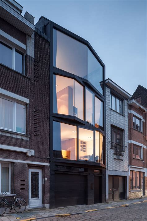 Angled glazing frames range of views from Ghent house | Architecture