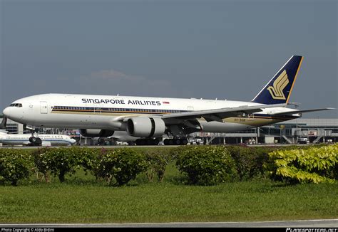 V Sqb Singapore Airlines Boeing Er Photo By Aldo Bidini Id