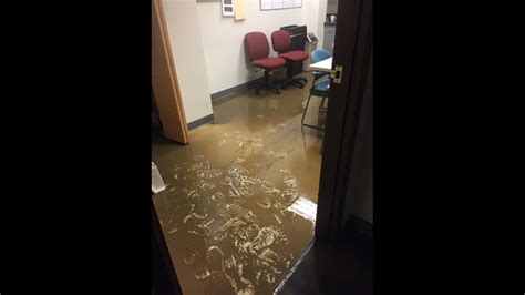 PHOTOS: Pipe leak floods Lake Oswego DMV | kgw.com