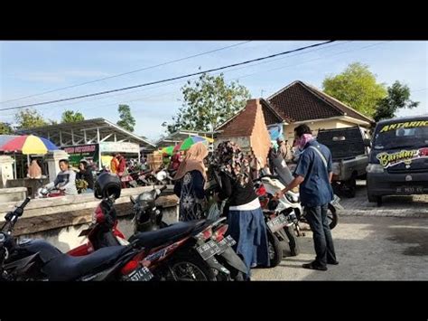 Kegiatan Pedagang Di Pasar Baru Dungus Wungu Madiun Youtube