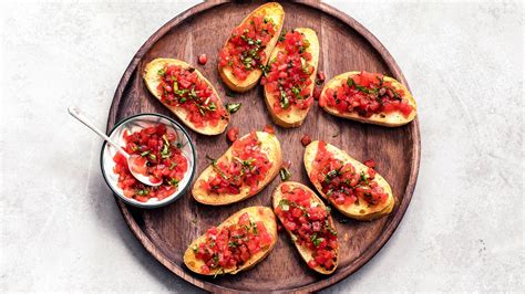 Bruschetta Met Tomaat En Basilicum Recept Allerhande Albert Heijn