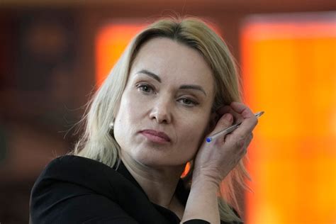 Former Russian State Tv Journalist Gets 8 1 2 Year Sentence In Absentia