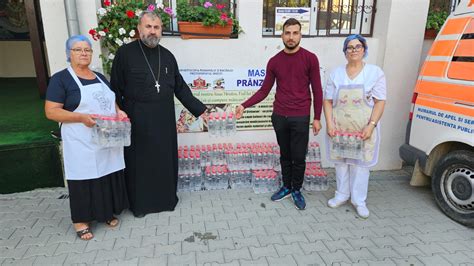 Masa Bucuriei din Onești a primit trei tone de apă îmbuteliată din