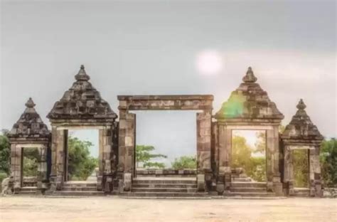 Intip Kemegahan Candi Ratu Boko Bangunan Peninggalan Mataram Kuno