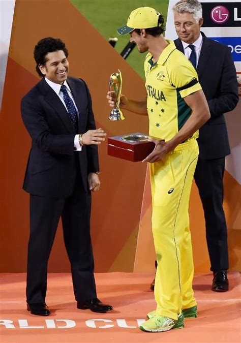 Former Indian Cricketer Sachin Tendulkar Left Presents The Player Of