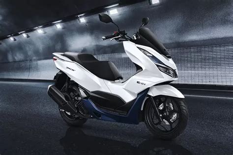 SALING ADU Fitur Canggih Motor Matic Honda Forza Lawan Honda PCX EHEV