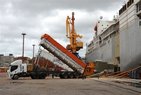 Uruguay Buque embarca más de 9 mil cabezas de ganado en el Puerto de