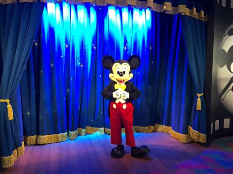 PHOTOS, VIDEO: New Mickey Mouse Meet and Greet Inside Disney & PIXAR ...