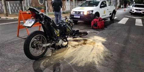 Motociclista Fica Gravemente Ferido Ap S Colis O Em Cruzamento De