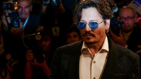 Johnny Depp Cantó Un Clásico De John Lennon Y Recibió Un Regalo De