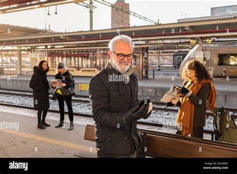 Man waiting on train station platform Stock Photo - Alamy