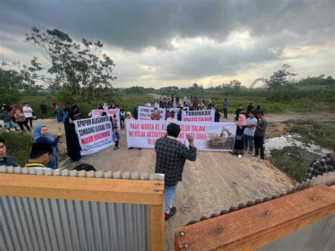 Warga Teluk Dalam Protes Kehadiran Tambang Ilegal Yang Tidak Jauh Dari