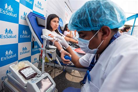 Hospital Sabogal Recibe Al D A Donantes De Sangre Que Contribuyen A