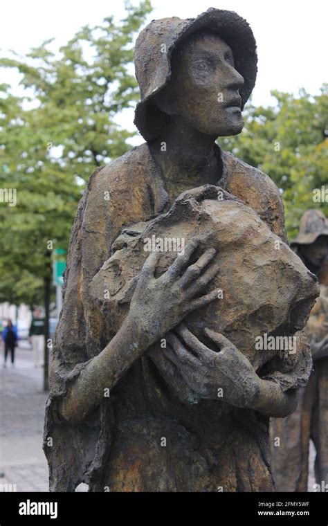 Great Famine Memorial, Customs Quay, Dublin, Ireland Stock Photo - Alamy