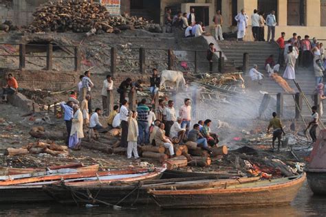 Varanasi India Cremation editorial photo. Image of sadhu - 41184491