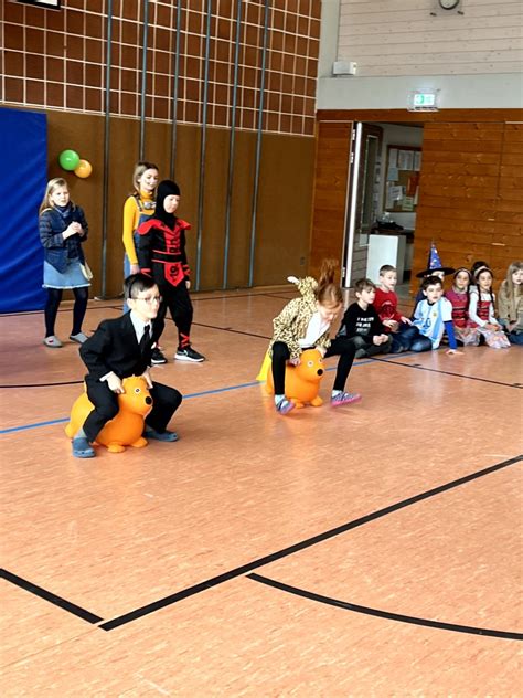 Buntes Faschingstreiben Am Unsinnigen Donnerstag Jakob Ihrler Schule