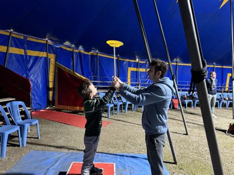 S Rent Les Coliers De Saint Joseph S Initient Aux Arts Du Cirque