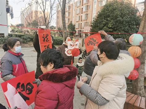 镇江日报多媒体数字报刊翰墨飘香迎新年 党员送福话初心