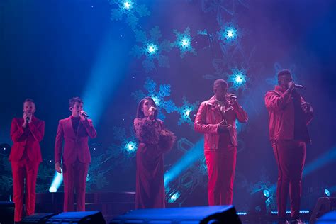 Pentatonix Full Of Festive Cheer At Oakland Arena Christmas Tour Opener