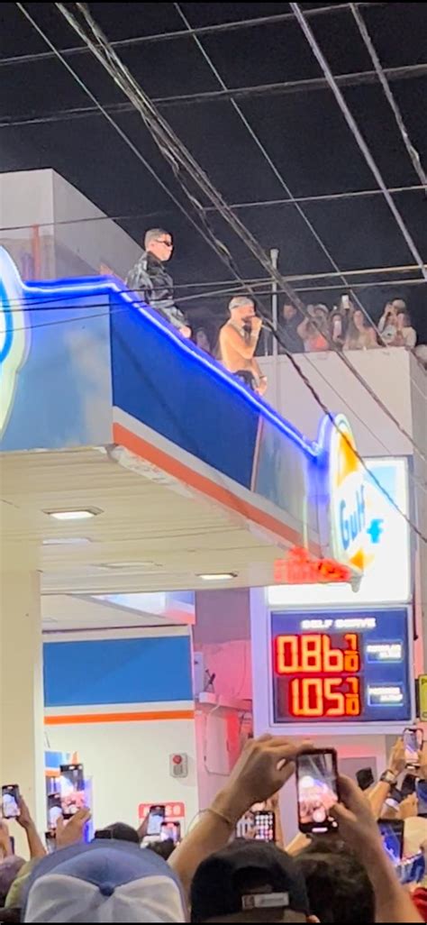 Bad Bunny Encendió La Calle Loíza Ey Boricua