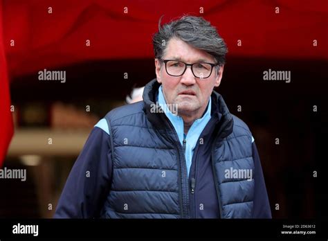 Luton Town Manager Mick Harford Hi Res Stock Photography And Images Alamy