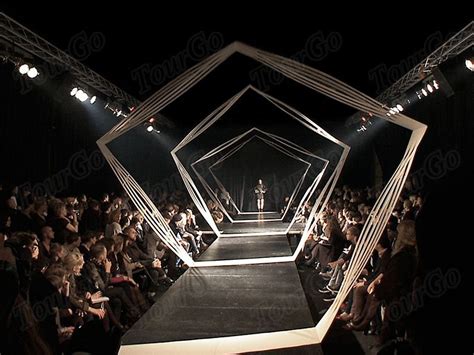 Fashion Show Staging Runway Catwalk Stage with Glass Stage Platform ...