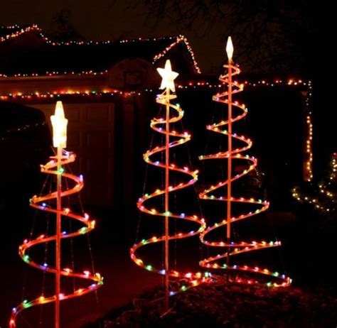 Animated outdoor christmas lights - 15 necessary parts of our Christmas holiday displays ...