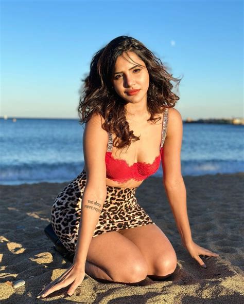 Ashu Reddy Sets A Hot Alert In Internet Through Her Latest Beach Side