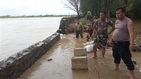 Tanggul Laut Pantai Marina Semarang Jebol Jalan Terendam Banjir