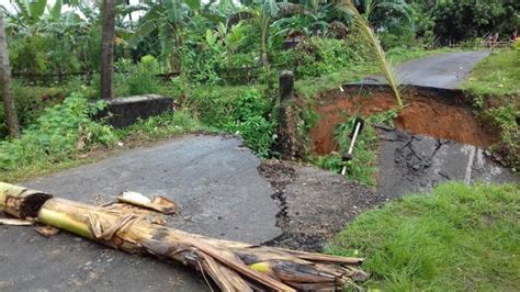 Jembatan Ambruk Anak Sekolah Di Ma Rang Pangkep Harus Jalan Kaki 8 Km