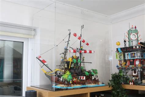 21322 Pirates of Barracuda Bay LEGO display case review