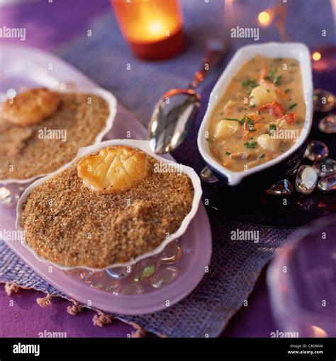 Baked scallops with breadcrumbs Stock Photo - Alamy