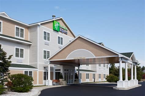 Holiday Inn Express Hotel & Suites Freeport — Freeport Hotels — Maine.com
