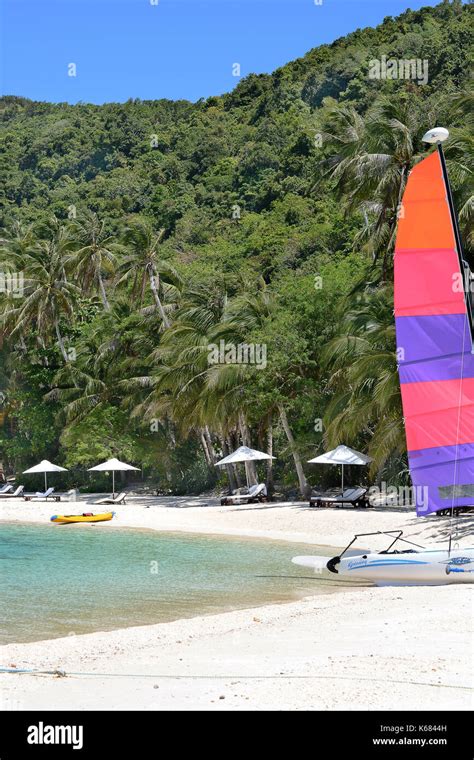 EL NIDO, PANGULASIAN, PHILIPPINES - APRIL 5, 2016: Boats and beach at the Pangulasian Island ...