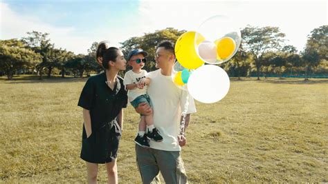 shawn yue   wife revealed  theyre expecting baby