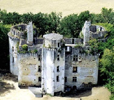 LIEUX MAUDITS EN France Ruines du château Château Lieux hantés