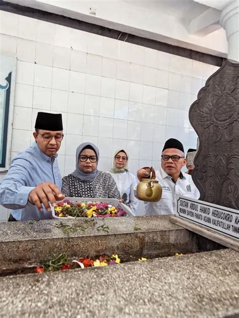 Anies Baswedan Nyekar Ke Makam Pangeran Diponegoro Sebut Jejak Langkah