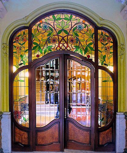 Barcelona València 213 24 Stained glass door Beautiful doors