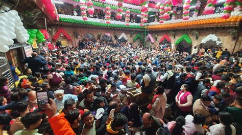 Banke Bihari Temple Vrindavan नए साल पर करें श्री बांकेबिहारी मंदिर के