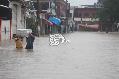 Se Desborda El Río Agua Dulce Carretera Y 13 Colonias Inundadas